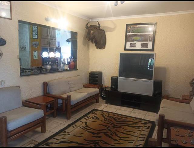 4 BEDROOM HOUSE FOR SALE IN PARKRAND